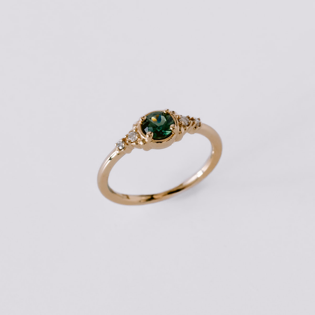 bague en or saphir vert et diamant