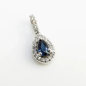pendentifs saphir bleu et halo de diamants en or blanc 18k