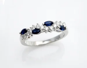 jonc saphirs bleus taille marquise et diamants en or blanc 14k